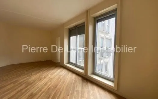 Appartement À louer 2 pièce(s) 70 m²