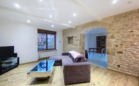 Maison À louer 7 pièce(s) 150 m²
